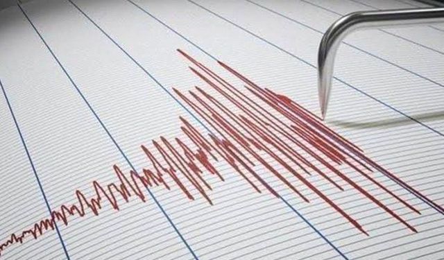 Endonezya’da 7,7 büyüklüğünde deprem