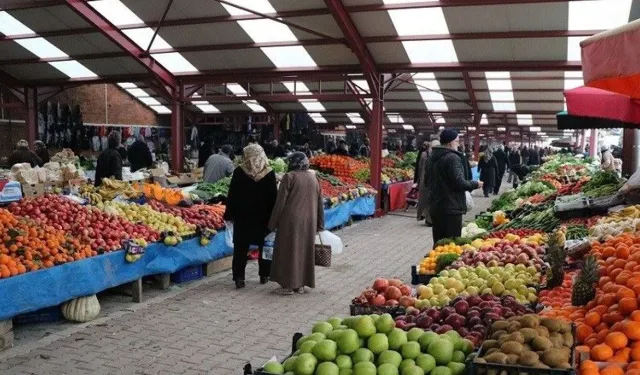 Seferihisar’da pazar tezgahı krizi: 1 milyon TL’lik tahsis bedeline tepki