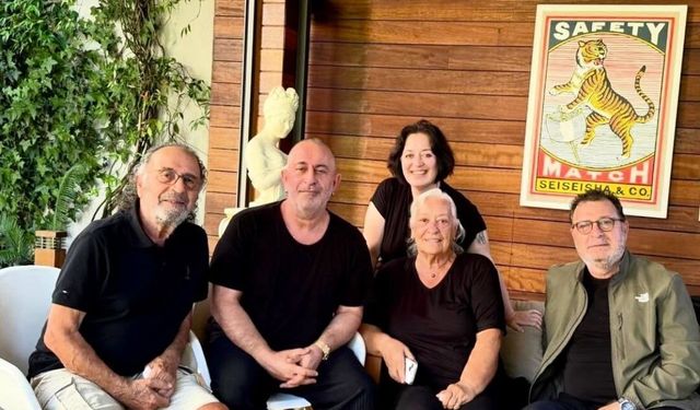 Kalp krizi geçiren Cem Yılmaz’dan mutlu aile fotoğrafı