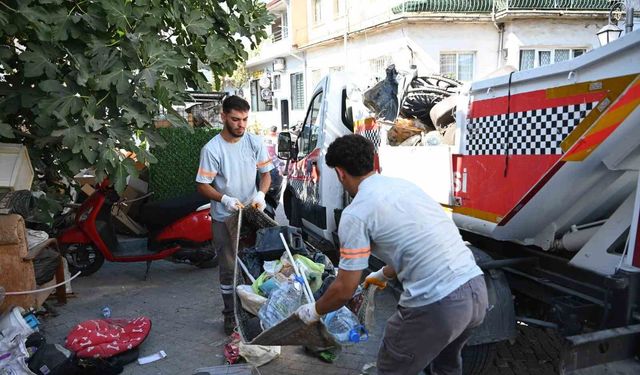Kuşadası’nda sokağa hurda ve atık bırakanlara zabıta müdahalesi
