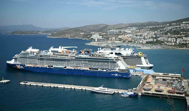 Kuşadası’na 2 kruvaziyerle 7 bin 818 turist geldi