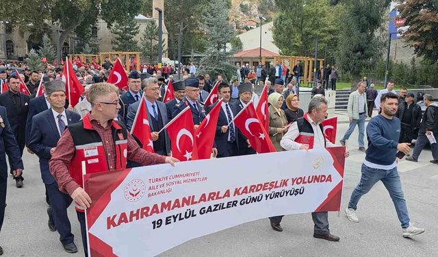 Kütahya’da Gaziler Günü’nde ’Kahramanlarla Kardeşlik Yolunda’ yürüyüşü