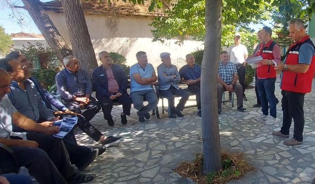 Uşak’ta tarım ekipleri üreticilerle bir araya geliyor
