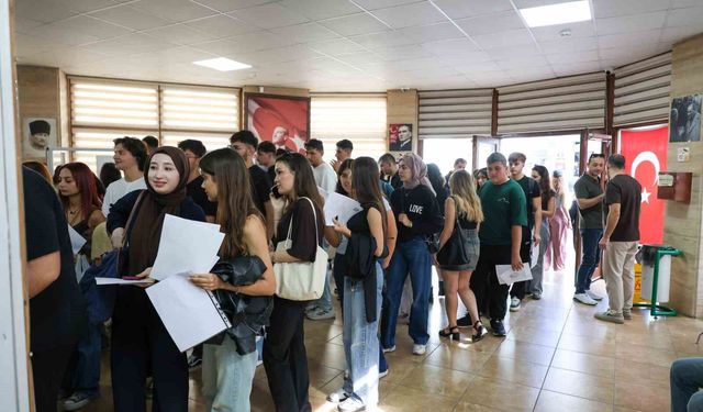 Aydın’da üniversiteliler AYKART için stantlara akın etti