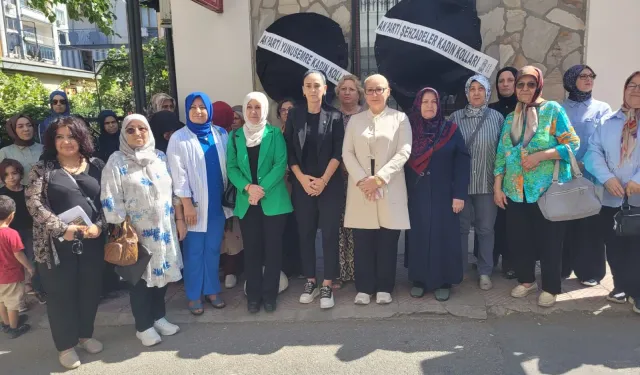 AK Parti Manisa kadın kollarından siyah çelenkli tepki