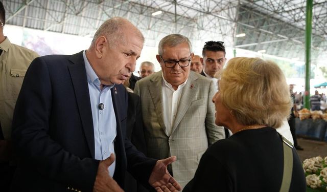 Ümit Özdağ Emek Pazarı’nda esnaf ve vatandaşlarla buluştu