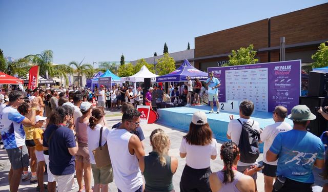 Ayvalık’ta yarı maratonun şampiyonları ödüllerini aldı