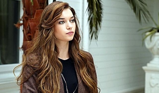 Afra Saraçoğlu ve Melisa Şenolsun için gözaltı