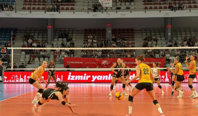 İzmir’de voleybol heyecanında kazanan VakıfBank