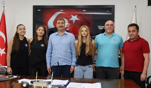 Kula’dan profesyonel lige 3 kız voleybolcu