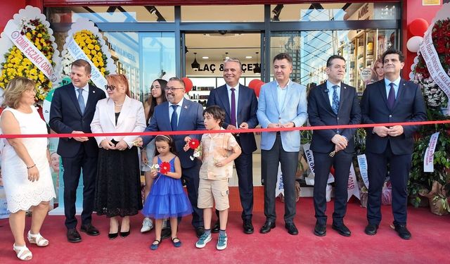 48 yıllık hasret sona erdi: Haydar Koçak 65 yaşında eczanesini açtı