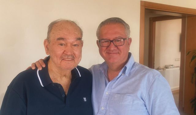 İzmir Büyükşehir Belediyesi eski başkanı Burhan Özfatura yoğun bakıma alındı