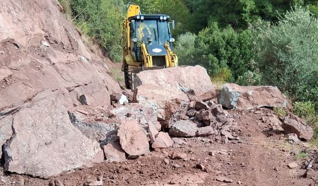 EFELER BELEDİYESİ’NDEN KAPANAN YOLLARA HIZLI MÜDAHALE