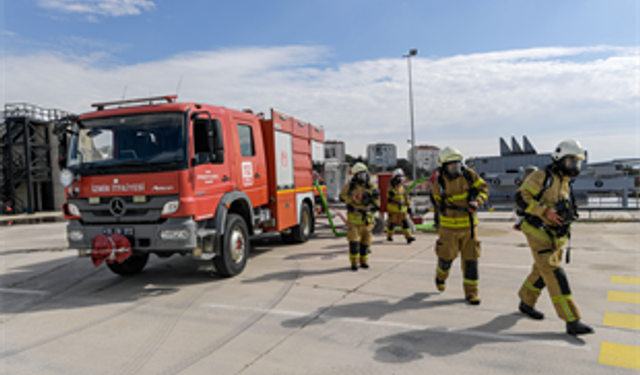 İzmir’de 100 yeni itfaiyeci zorlu eğitimden geçiyor