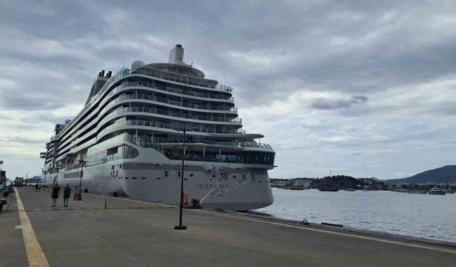 Lüks kruvaziyer Bodrum’a yanaştı