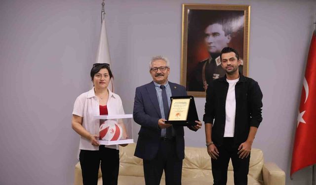 Aras Kargo Spor Kulübü, sezonun ilk maçında tribünleri hayvanlar için buluşturdu