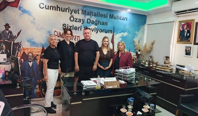 CHP KARŞIYAKA KADIN KOLLARINDAN MUHTARLARA ZİYARET