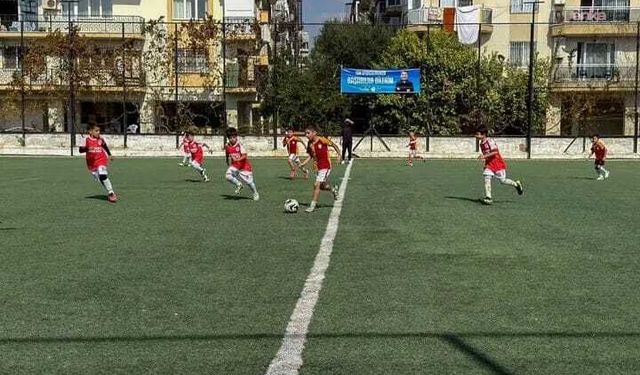 Efeler’de Cumhuriyet turnuvasında 120 çocuk sahaya çıktı