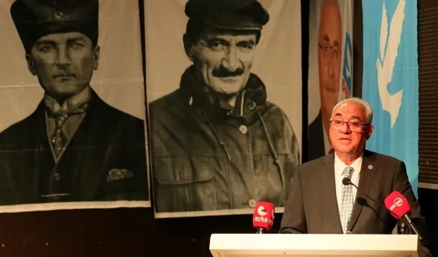 DSP Genel Başkanı Aksakal, İzmir'de partisinin kongresinde konuştu