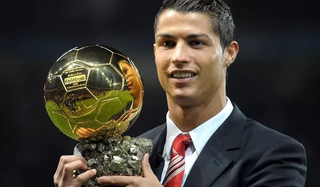 Cristiano Ronaldo'ya tarihi Ballon d'Or ödülü