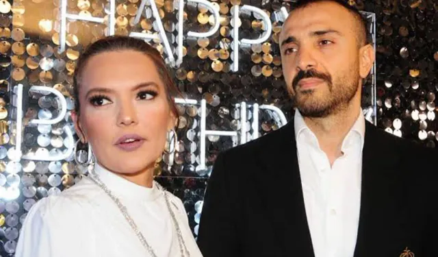 Demet Akalın; Pandemi döneminden bu yana eşiyle ayrı uyuduklarını açıkladı.