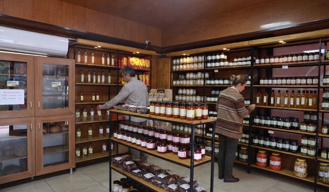 BAŞKAN YETİŞKİN ÖNCÜLÜĞÜNDE EFELER’İN LEZZETLERİ DÜNYA SOFRALARINDA