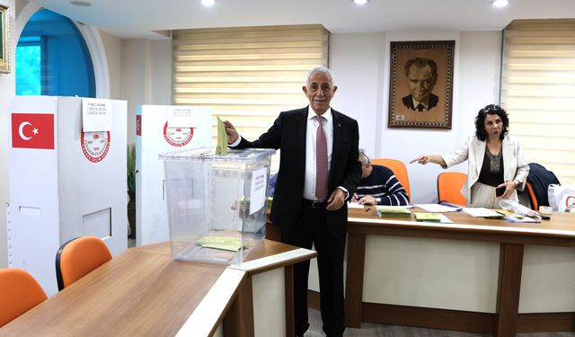 Salihli TSO’da Yüksel, başkanlığa devam onayı aldı