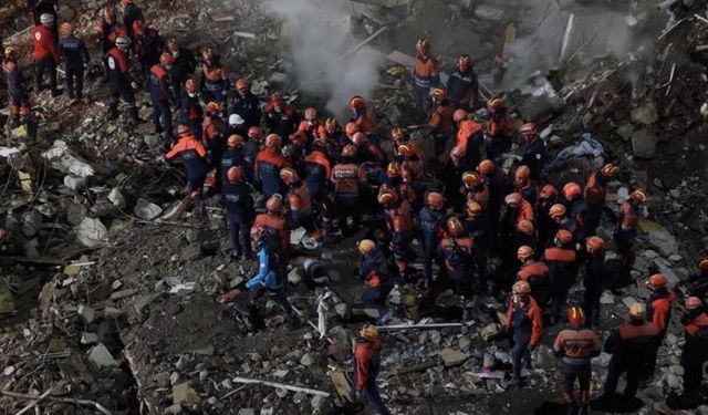 Maltepe’de enkaz altındaki son kişi de çıkarıldı ölü sayısı 5’e yükseldi
