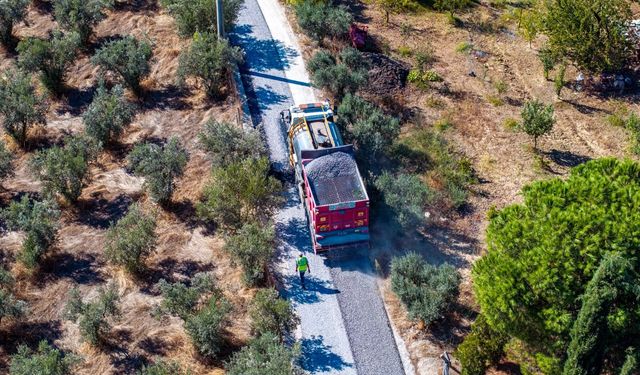Manisa Büyükşehir Köprübaşı’nda İki Mahallenin Yollarını Yeniledi