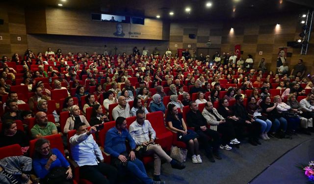 Manisalılar Neşet Ertaş Türküleriyle Unutulmaz Bir Gece Yaşadı