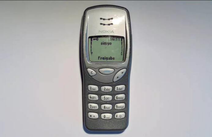 Bir zamanların efsane telefonu 3210 yeni versiyonuyla geri dönüyor