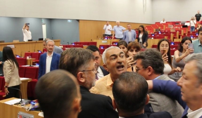 İzmir meclisinde arbede