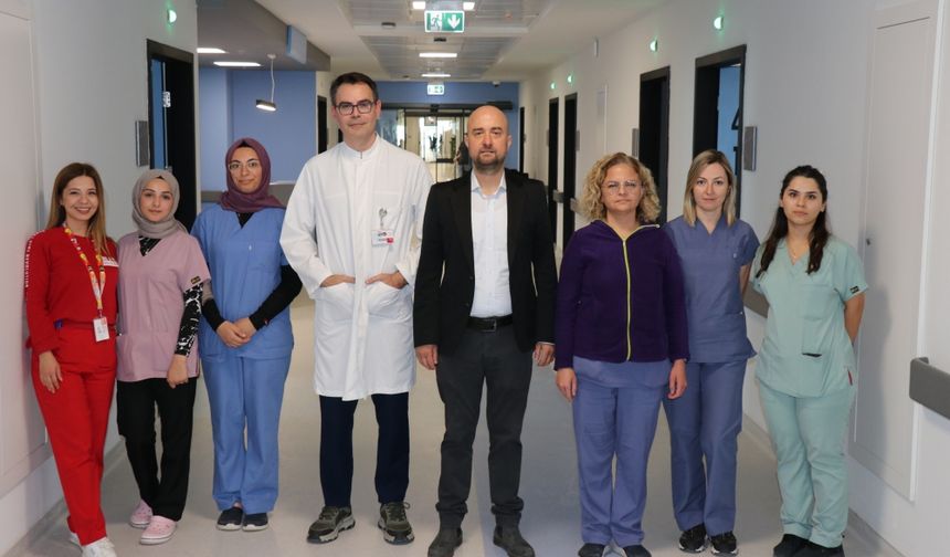 Bacağı kesilme riski bulunan hasta, İzmir Şehir Hastanesinde hızlı müdahaleyle iyileşti