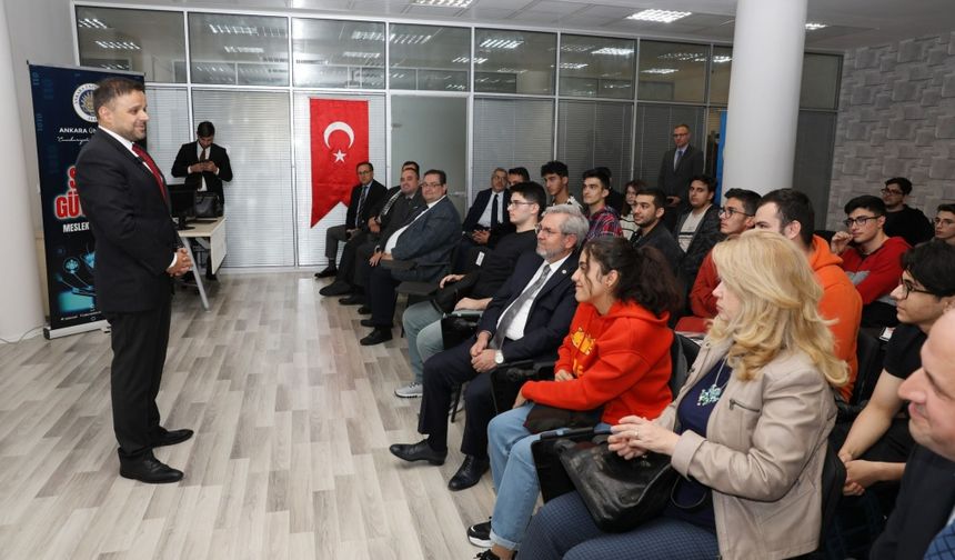 Dijital Dönüşüm Ofisi Başkanı Koç, Ankara Üniversitesi Siber Güvenlik MYO'da ilk dersi verdi