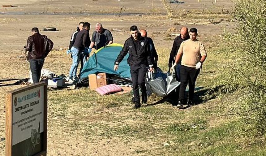 Sahildeki çadırın yanında erkek cesedi bulundu