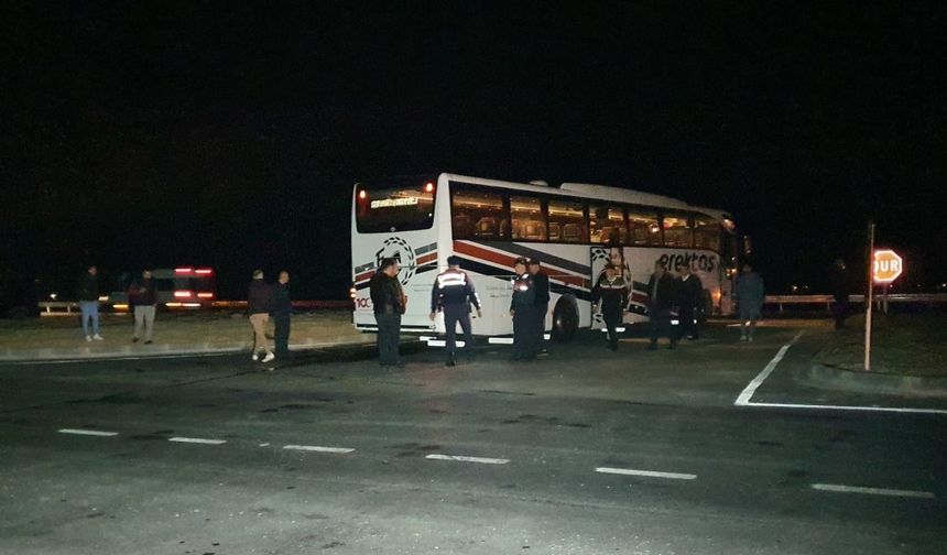 Tokat'ta tüfekle ateş edilen yolcu otobüsünde hasar oluştu