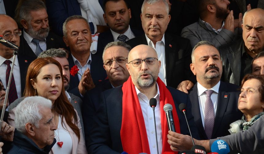 Buğra Gökce İzmir için yola çıktı, adaylık dosyasını teslim etti