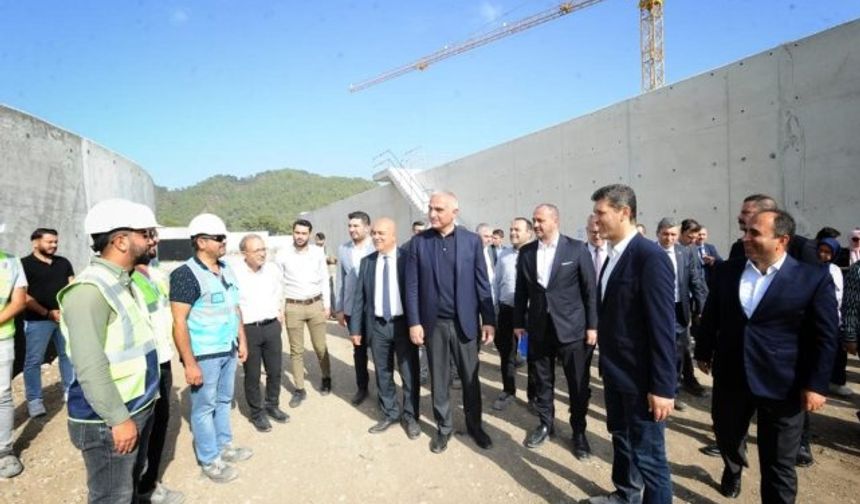 Bakan Ersoy: Özgür Özel emek hırsızlığı yerine, kendi belediyelerine kızmalıdır