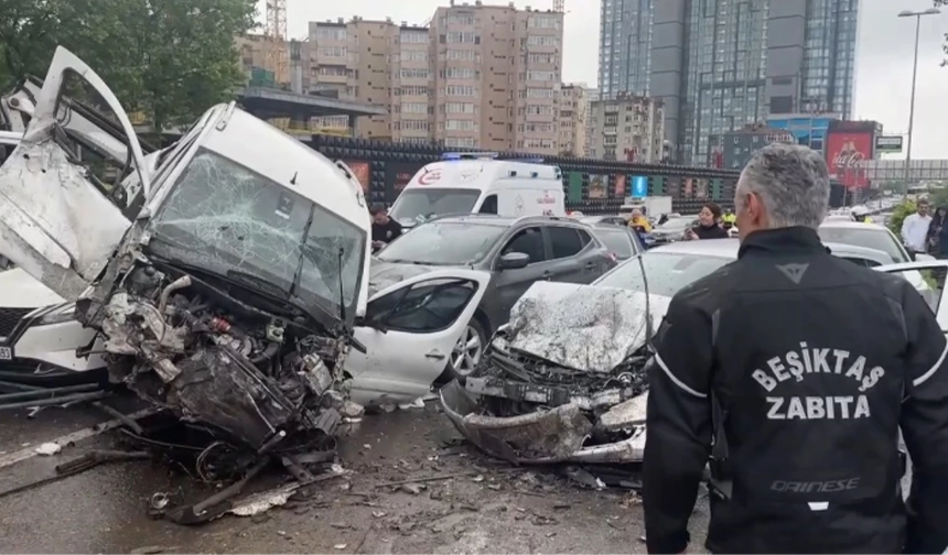 Beşiktaş'ta korkunç kaza | 7 araç birbirine girdi!