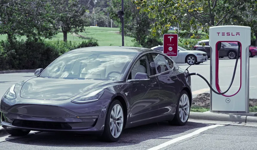 Tesla Şarj İstasyonlarından Çekiliyor | Elektrikli Otomobil Dünyasında Büyük Sarsıntı!