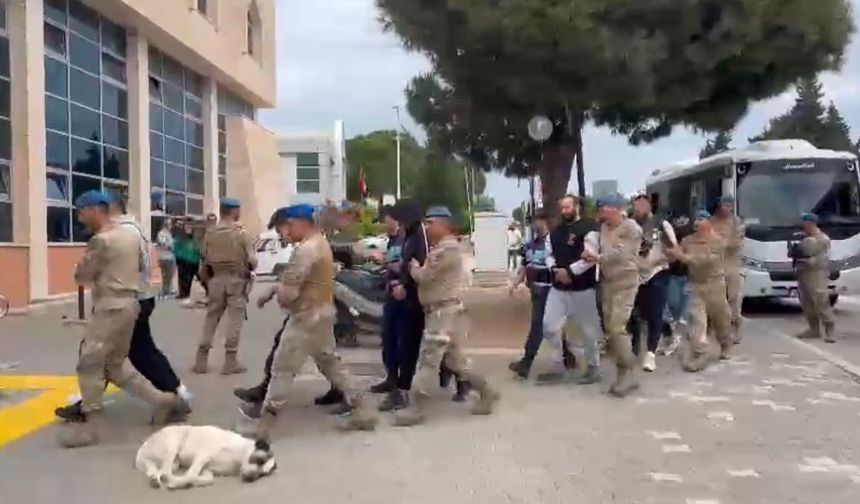 İzmir'de dolandırıcılık operasyonunda 2 kişi tutuklandı