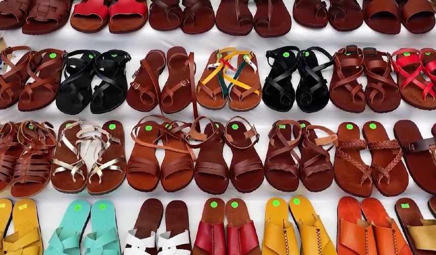 Yaz aylarının vazgeçilmezi en trend sandalet modelleri ortaya çıktı!