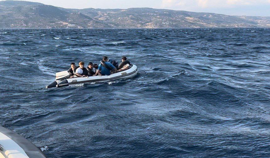 Çanakkale açıklarında göçmen operasyonu | 22 kişi kurtarıldı