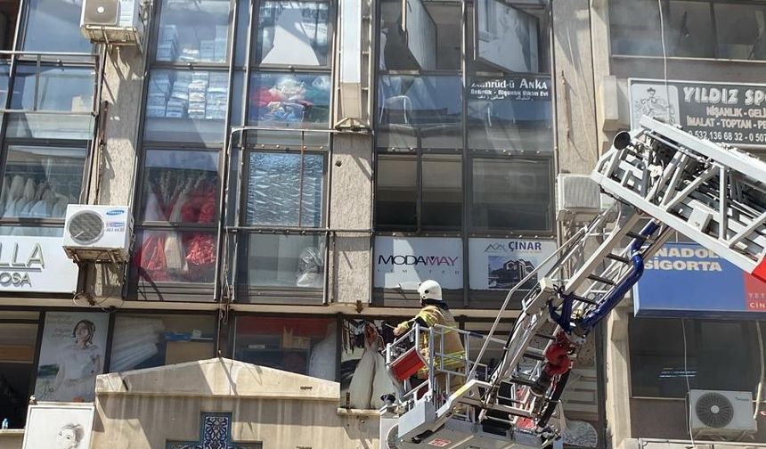 SON DAKİKA | İzmir Çankaya yangınında 1'i ağır 14 kişi hastaneye sevk edildi