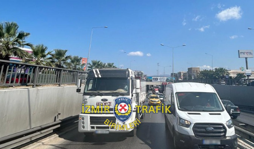 İzmir-Akçay Caddesi'nde araç arızası! Trafik yoğunluğu artıyor