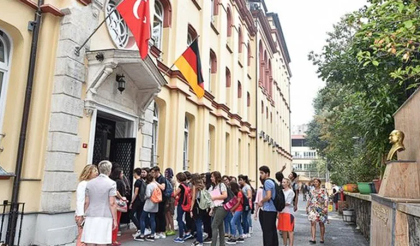 Türkiye'de eğitim veren 3 Alman okuluna Türk öğrenci alımı durduruldu!