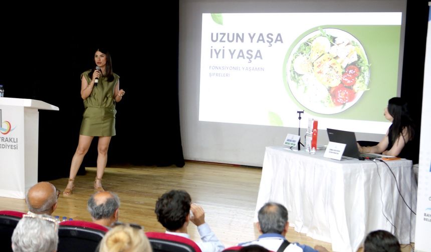 Uzman Diyetisyen Pehlivan Bayraklı'da doğru beslenmeyi anlattı
