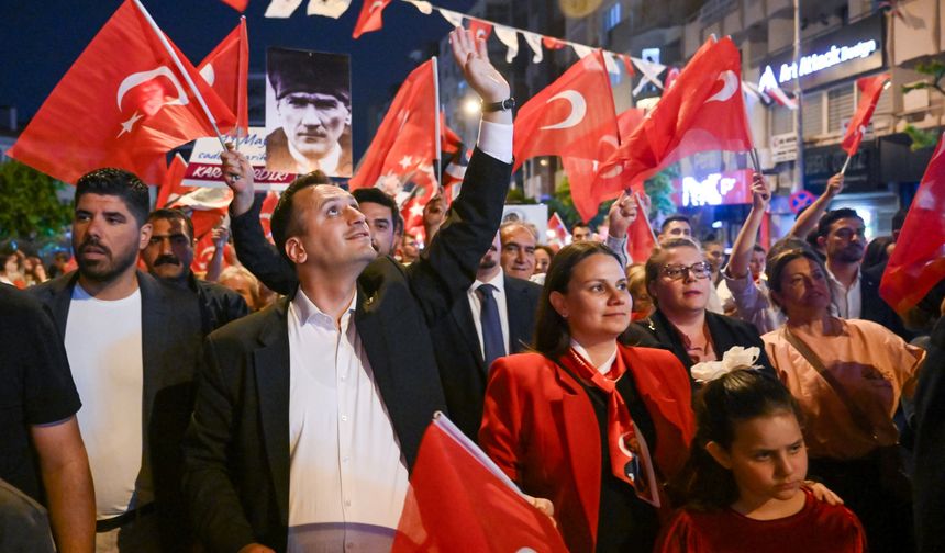 Bornova Gençlik Festivali kortej ve konserle final yaptı