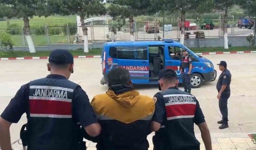 Aranan şahıs, çaldığı traktörle tarlada yakalandı