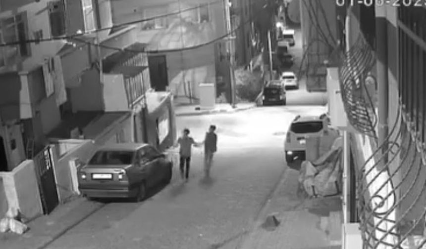 Küçükçekmece’de balkona torpil attılar: O anlar kamerada